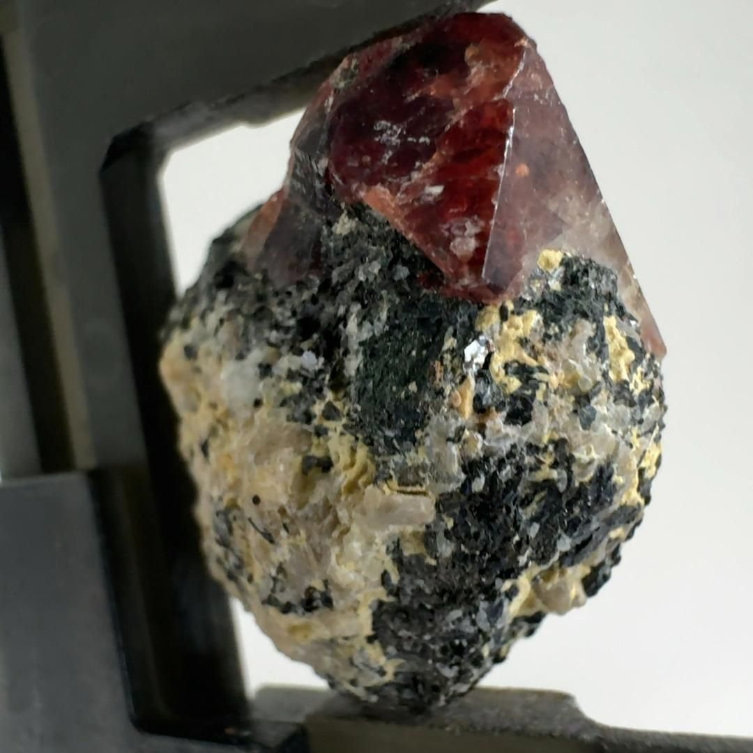 E30997】 ジルコン 風信子鉱 ヒヤシンス Zircon 天然石 鉱物