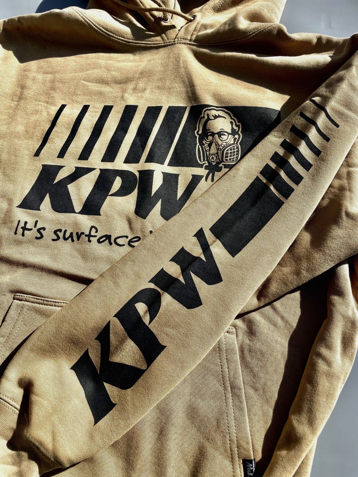 カミカゼペイントワークス K.P.W(KAMIKAZE PAINTWORKS) Hoodie Sand