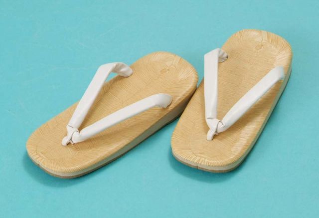 サンド雪駄 LLサイズ 白鼻緒 大人用 サンド底黄表白花緒 スポンジ 履物 草履 ぞうり せった お祭り定番 祭り用品 祭り衣装 法被/鯉口シャツに 七五三にも 和食屋さんのユニフォームに メール