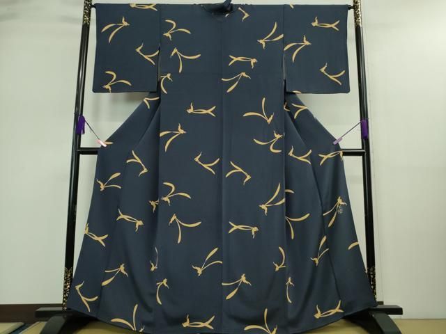 平和屋着物 上 人形作家 ホリヒロシ 小紋 兎 うさぎ 紺青色地 鬼しぼ縮緬 DZAA9151kh5