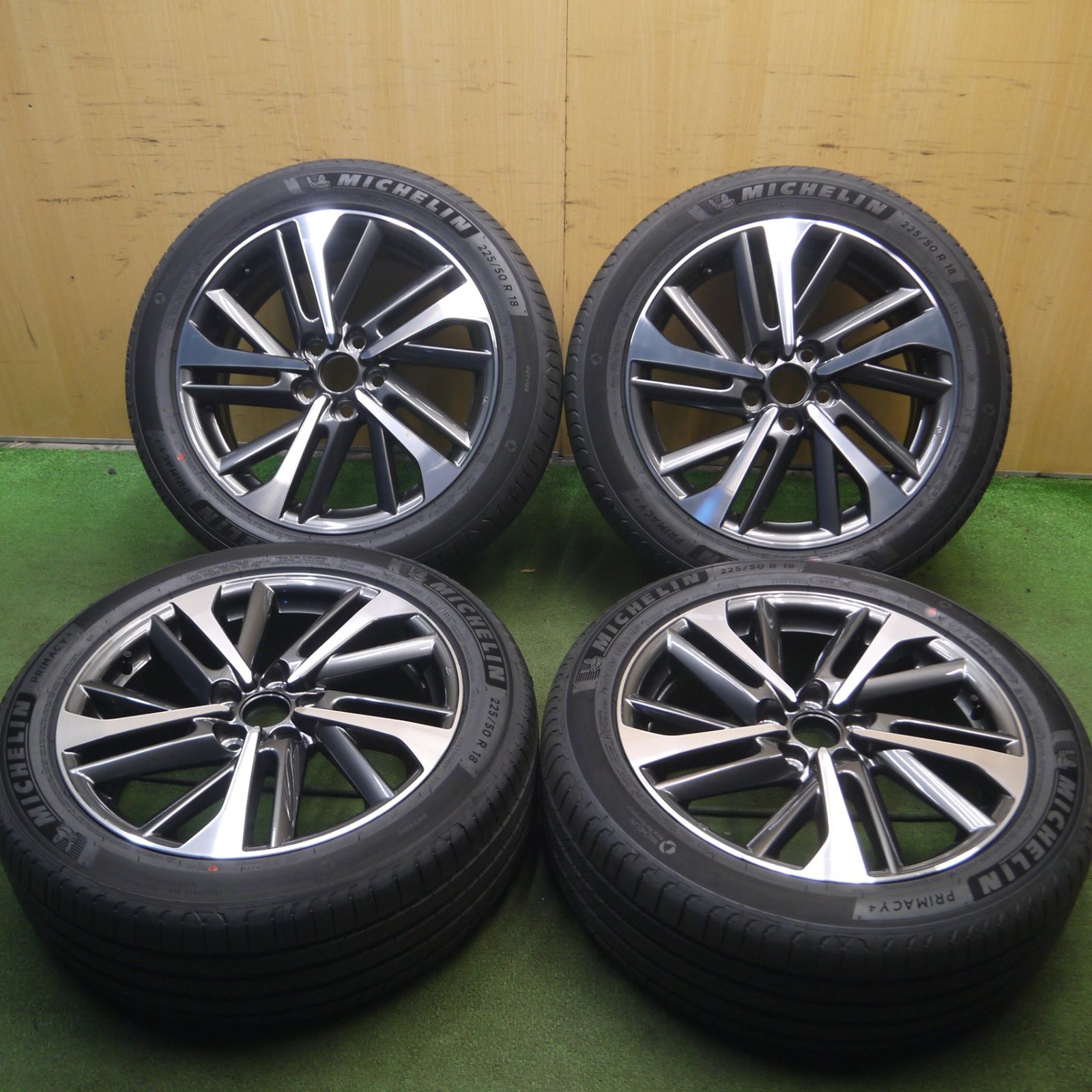 送料無料* 新車外し！23年☆トヨタ カローラ クロス 純正 225/50R18 