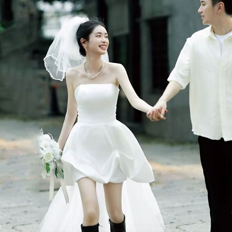 ウェディングドレス ミニドレス 前短後長ドレス ビスチェ ベアトップ サテン ワンピース 二次会 結婚式 前撮り ブライダル 花嫁 ウエディングドレス