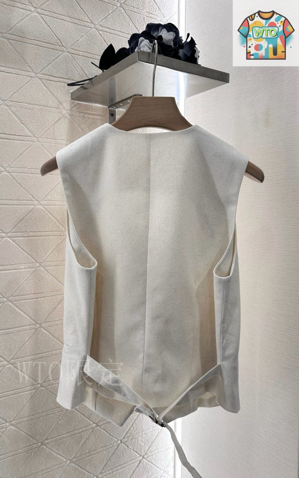 CHANEL セット 今日特価】Chanel 2025 Waist - Cinching Vest and Shorts Set