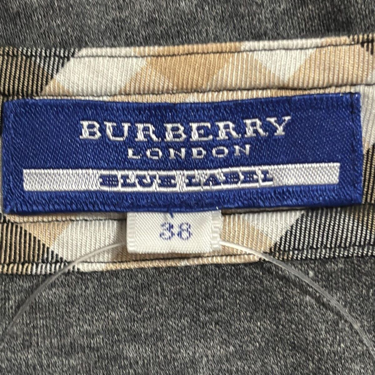 新品タグ付 バーバリーブルーレーベル 半袖カットソー38 白 バーバリーブルーレーベル Tシャツ 38 白 ホース刺繍 半袖 三陽