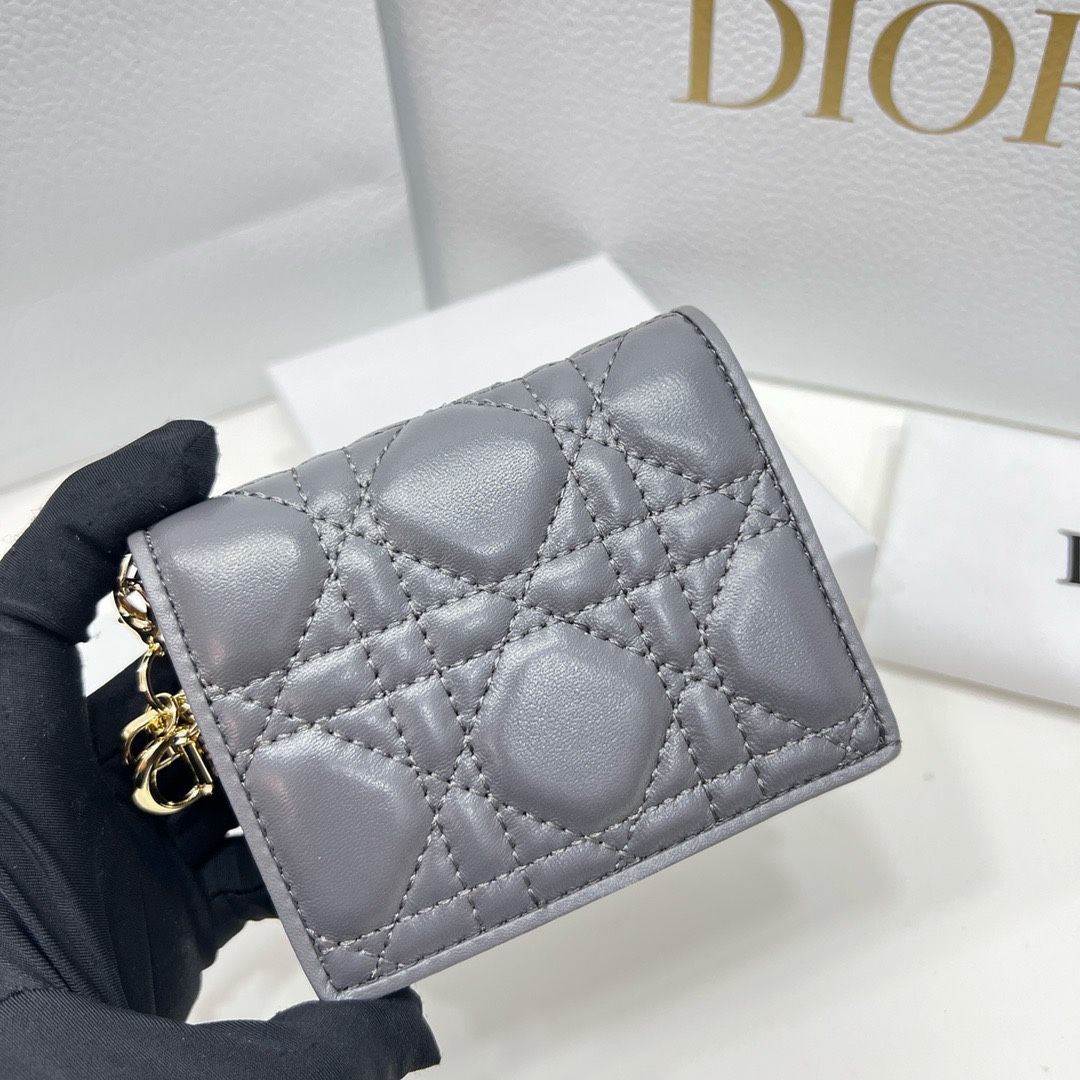 本日限定特価】Dior ミニレディディオール財布 秋冬新作