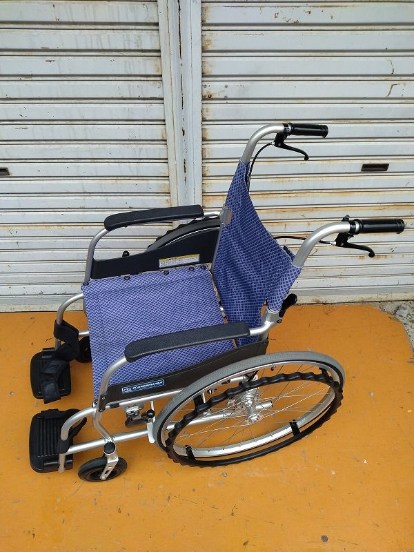 送料無料 一部地域を除く カワムラサイクル 自走式軽量車椅子 ふわりす KF22-40SB KM-25-0904-02