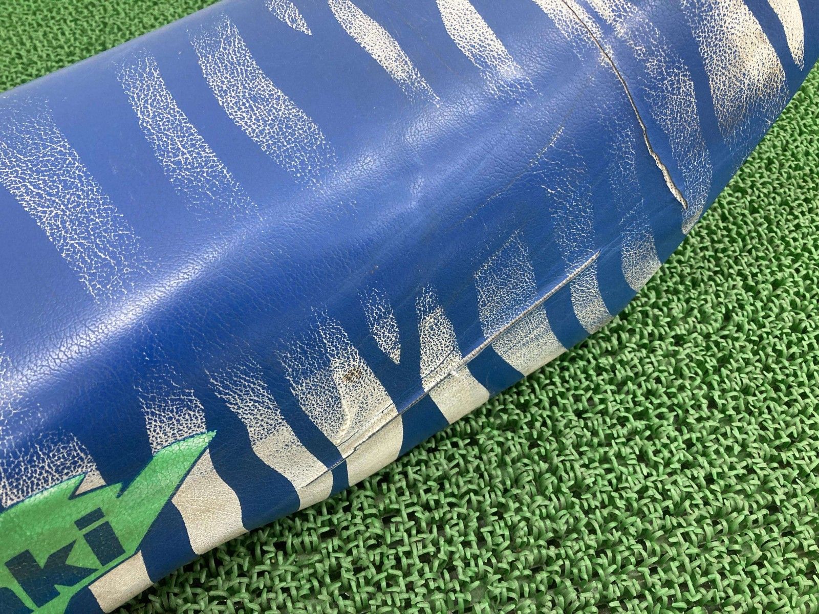 KDX200SR シート 青 53001-1561 カワサキ 純正 中古 バイク 部品