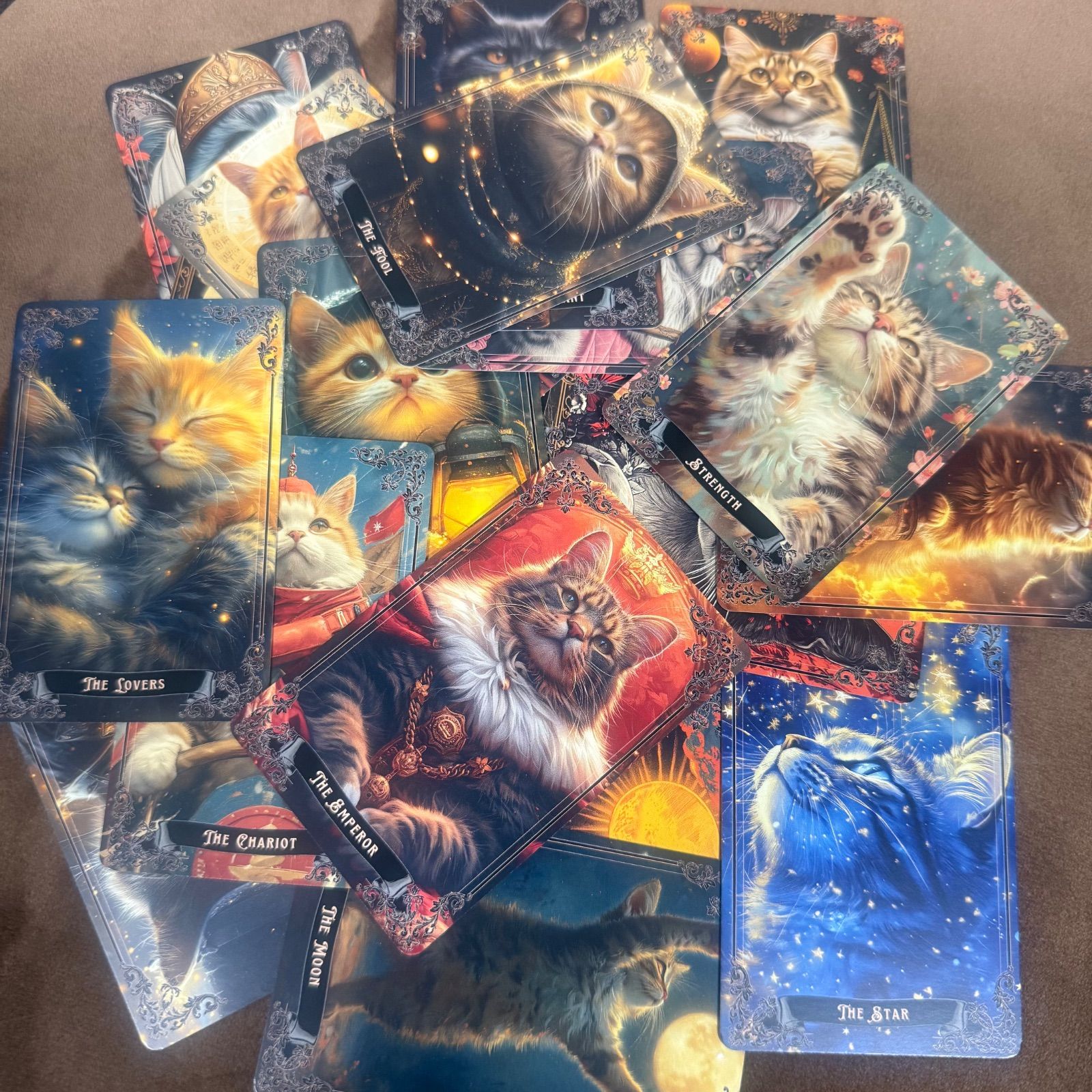 【正規品タロットカード】入手困難✨猫たちが色んなキャラに変身するユニークなデッキ Amazon.co.jp: Wyspell Cat Tarot:ガイドブック付き78枚カード