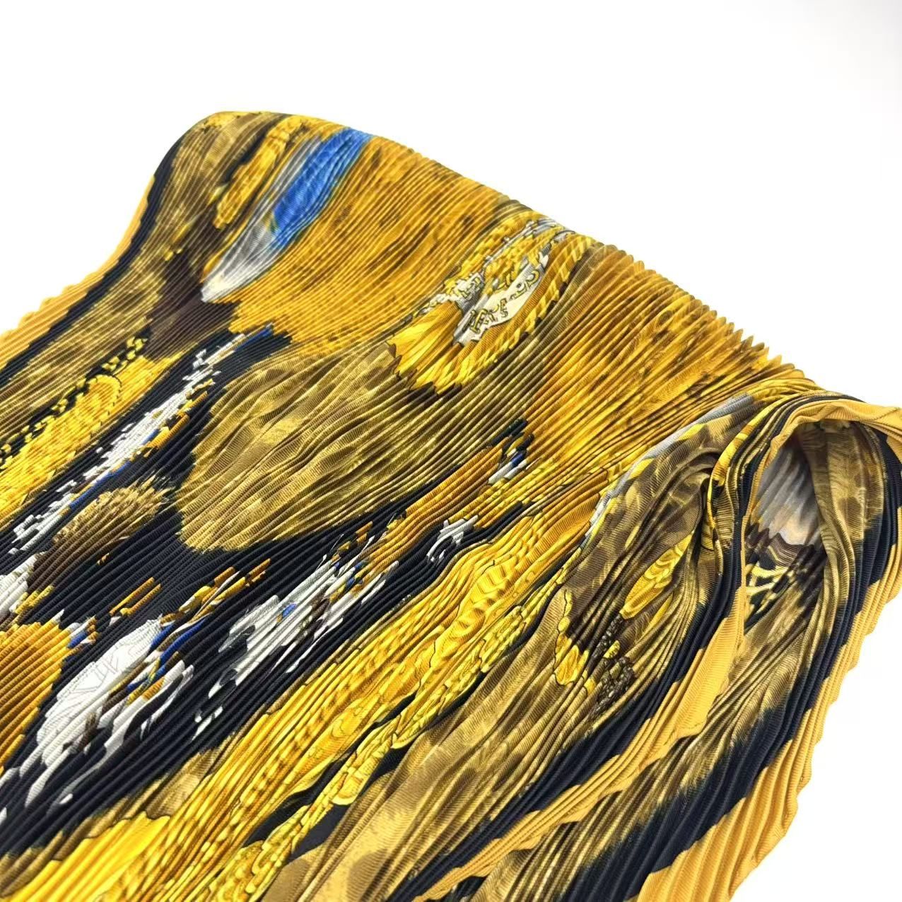 HERMES カレ90 シルク イエロー×ブラック×マルチカラー プリーツ