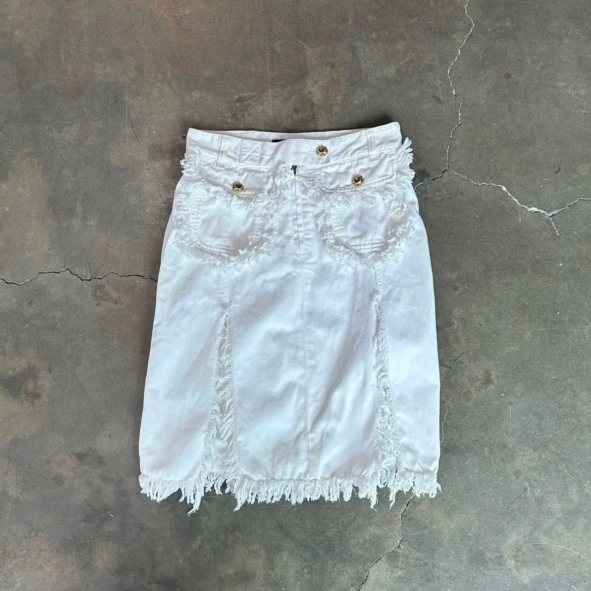 DOLCE&GABBANA　美品　スカート　L　白色　ロゴ入り Dolce&Gabbana(ドルチェ＆ガッバーナ) 白 スカート - メルカリ