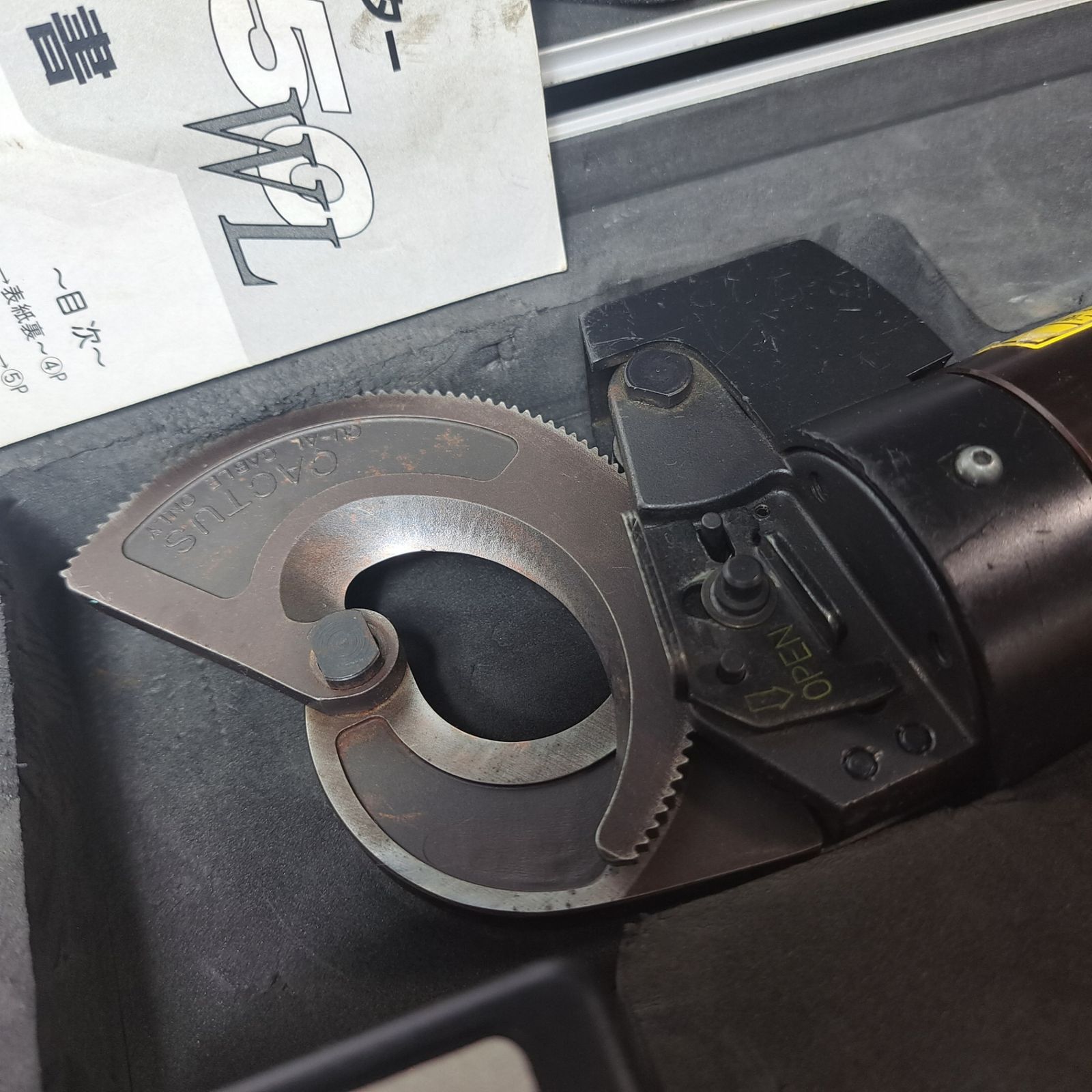 コードレス電動ケーブルカッター