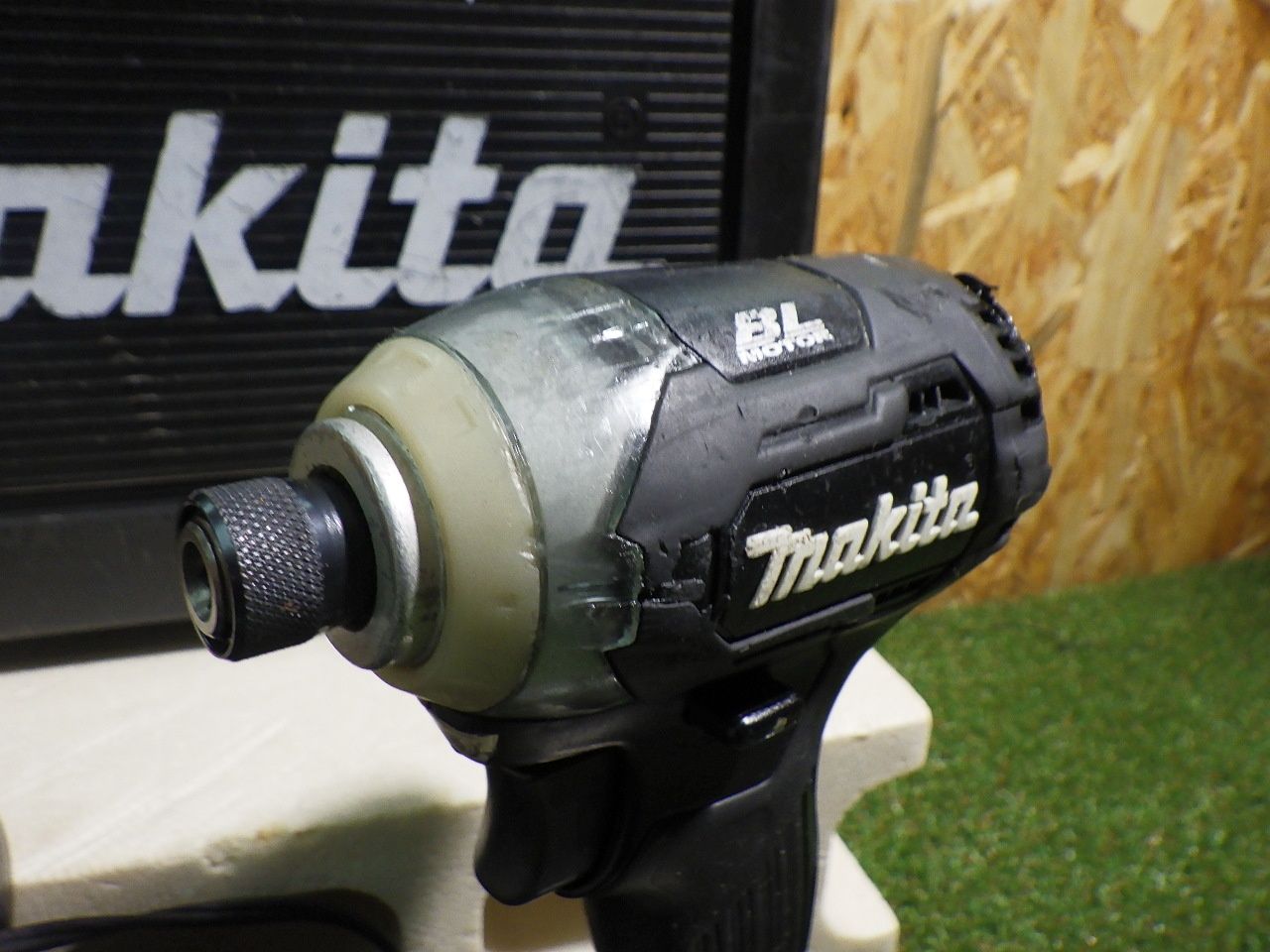 人気メーカー makita マキタ 充電式 インパクトドライバ TD170D 18V バッテリ×2 BL1860B 充電器 品