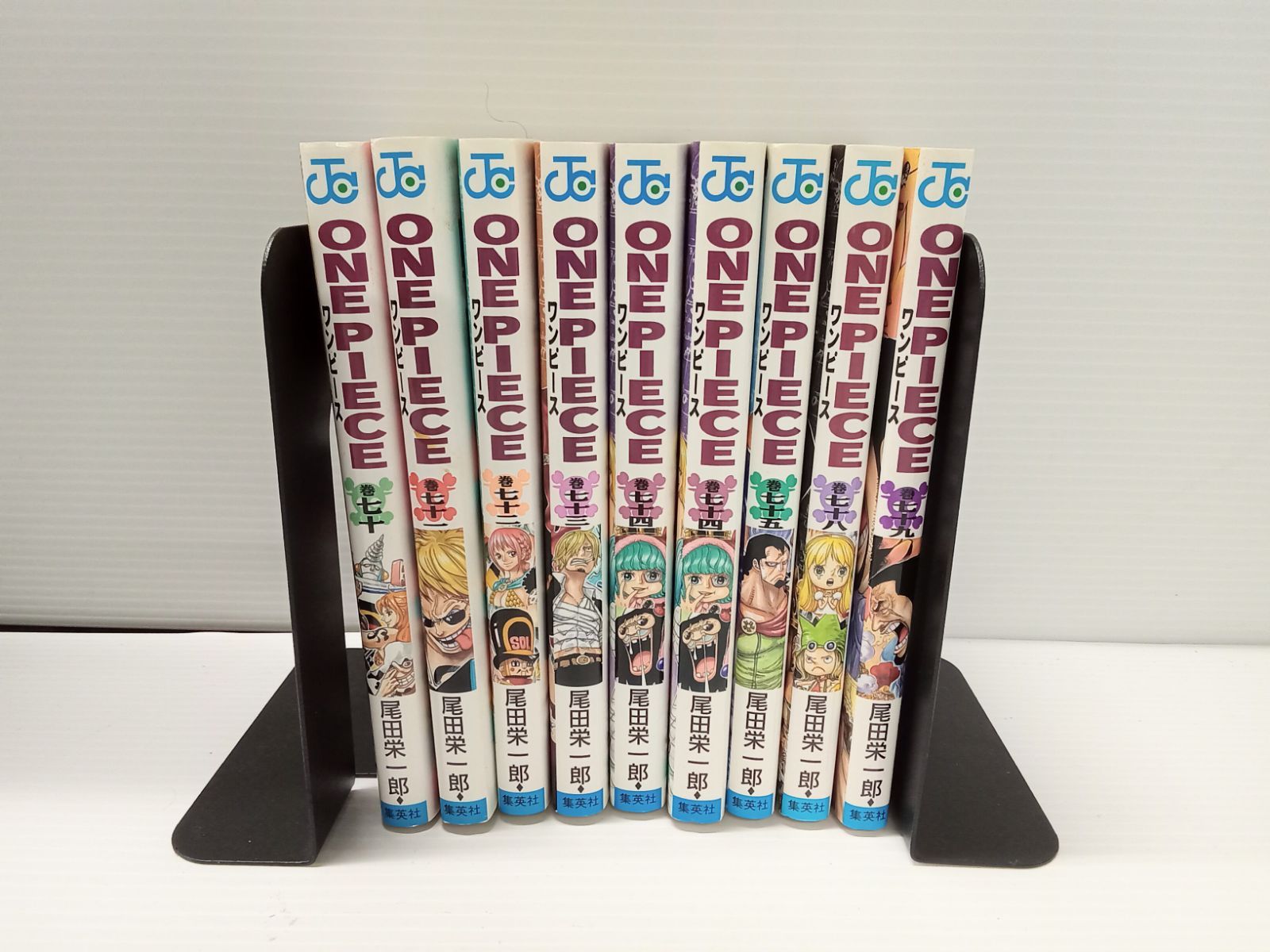 ONE PIECE - ワンピース 56-80巻 +その他物品 まとめ売り ONEPIECE 尾田栄一郎 ワンピース 〔56冊〕まとめ売り〔汚れあり