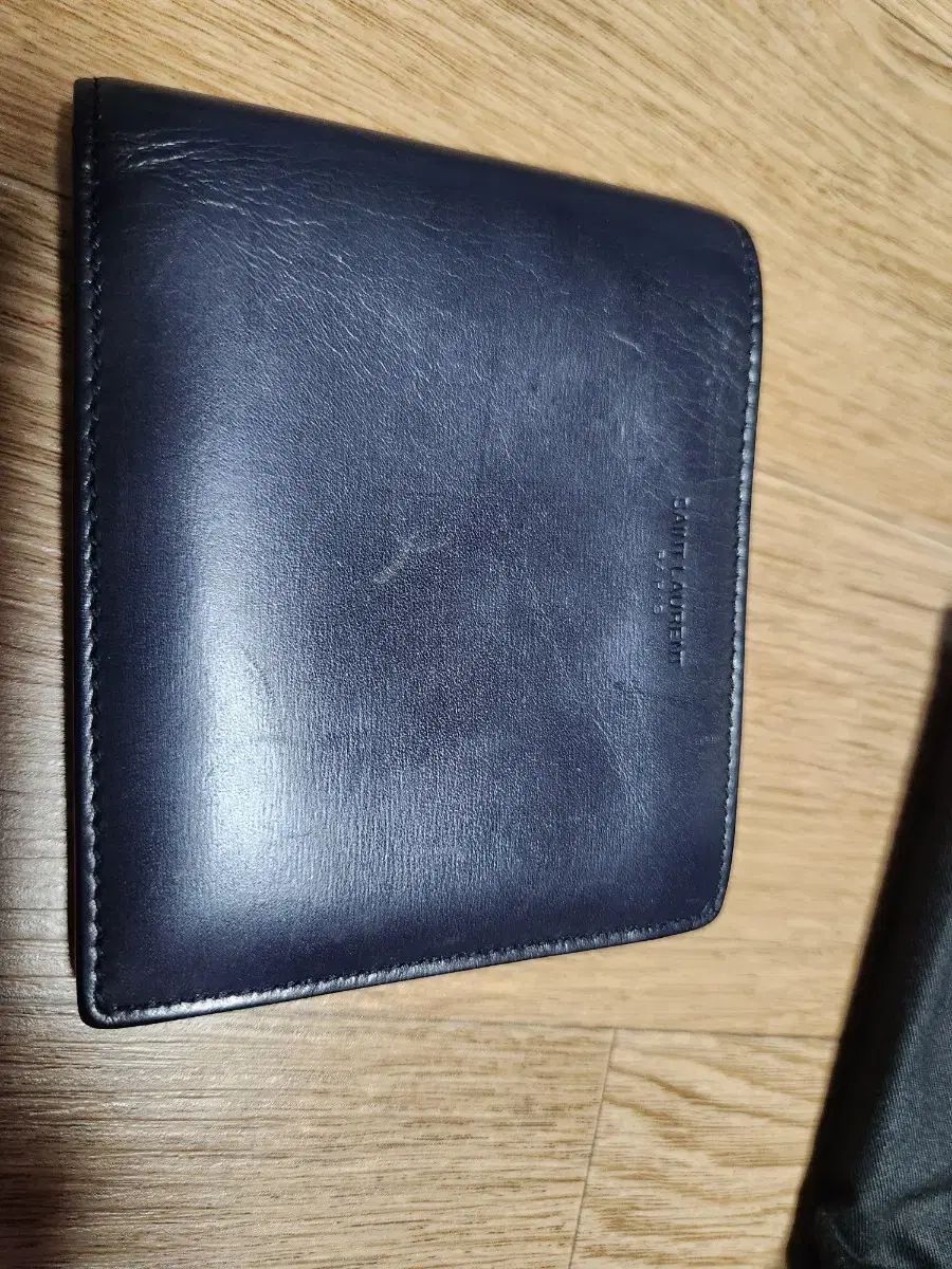 Saint Laurent(サンローラン) メンズ二つ折り財布 (ネイビー)