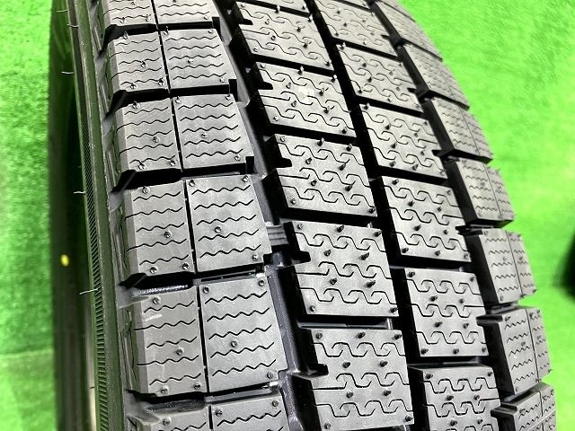 都会的な DUNLOP スタッドレス ダンロップ ウインターマックスLV01forVAN 195 80R15 107 105N LT 4本 全国送料無料!