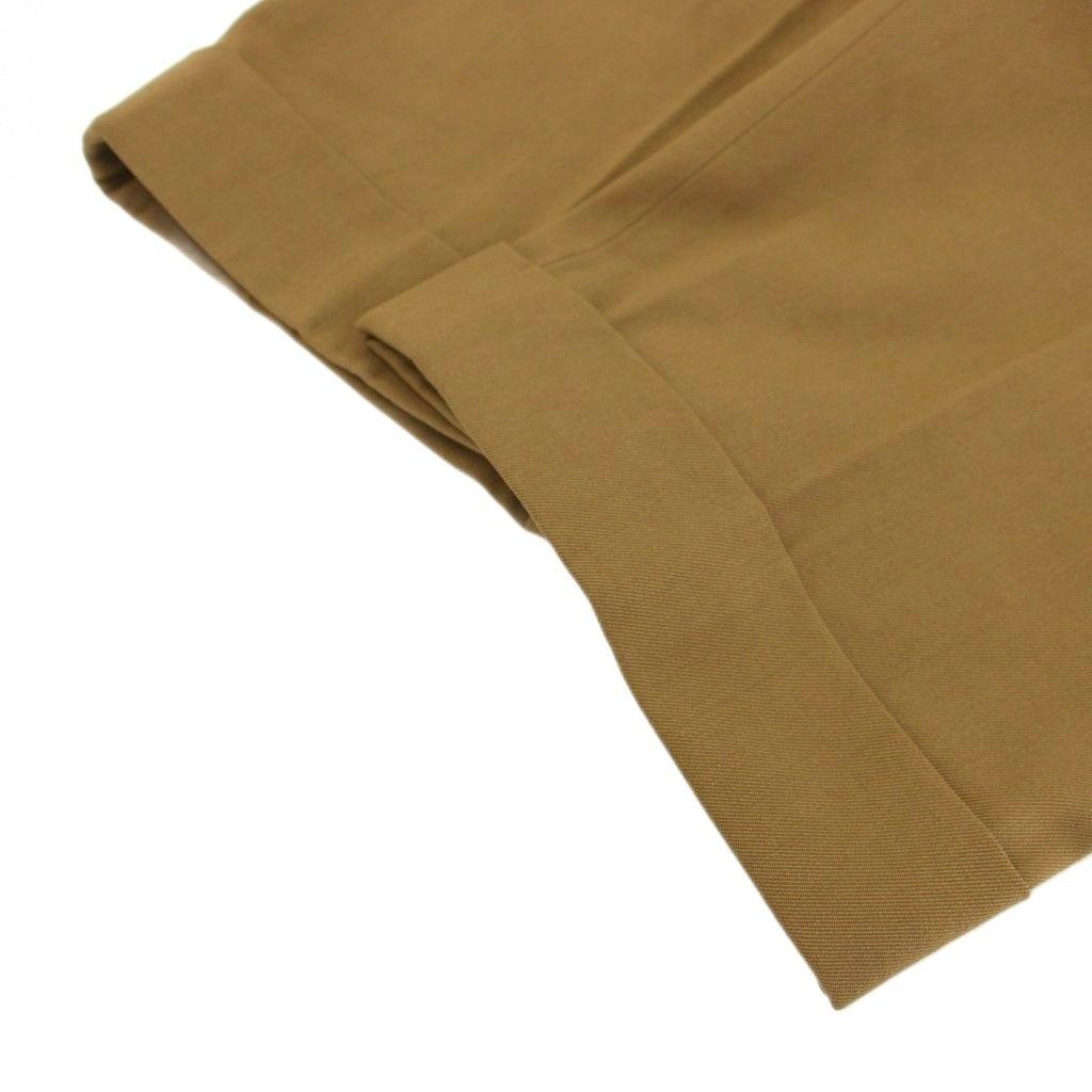 テーパードパンツ