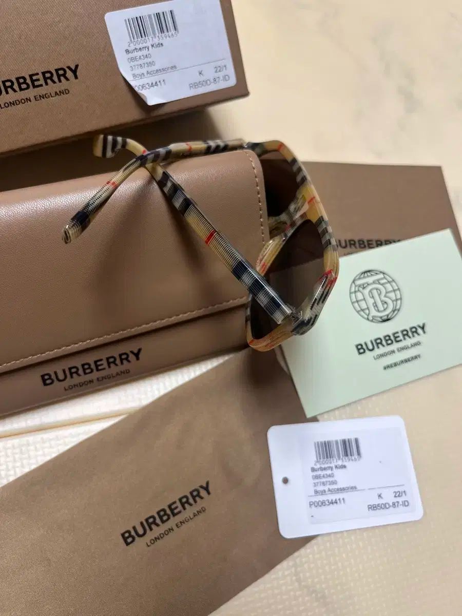  Burberry Kids バーバリーキッズ チェック サングラス その他 アクセサリー