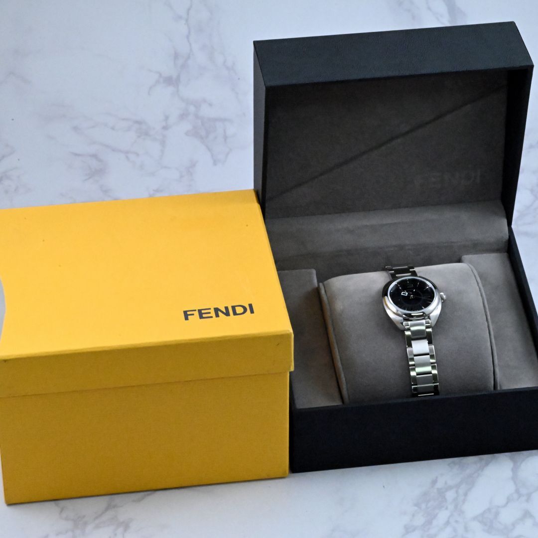 フェンディ FENDI 21000S MOMENTO FENDI グリーン時計 レディース 未使用 箱付 SWISS製 フェンディ FENDI 21000S MOMENTO FENDI グリーン時計 レディース 未