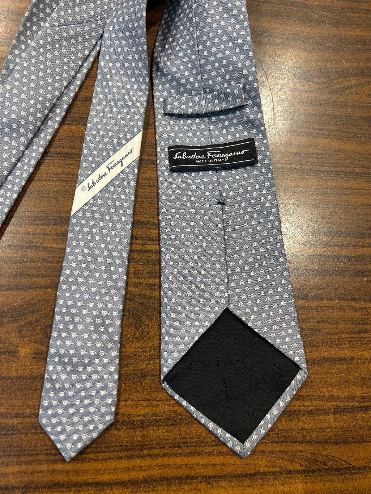 美品✨Salvatore Ferragamo ネクタイ　シルク　リネン　グレー サルバトーレ フェラガモ salvatore ferragamo ネクタイ シルク