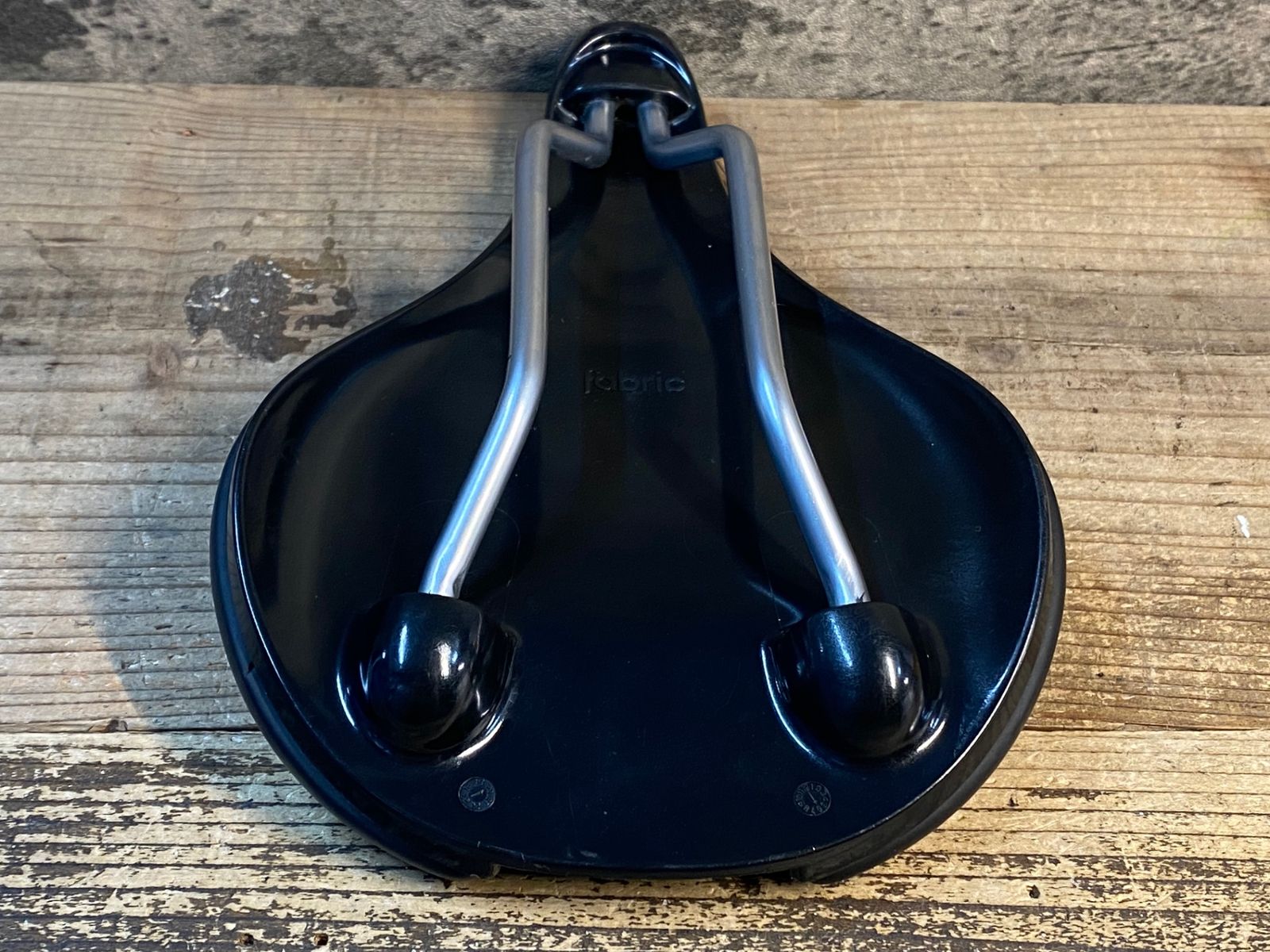 JC455 ファブリック fabric LINE S PRO TEAM SADDLE サドル 黒