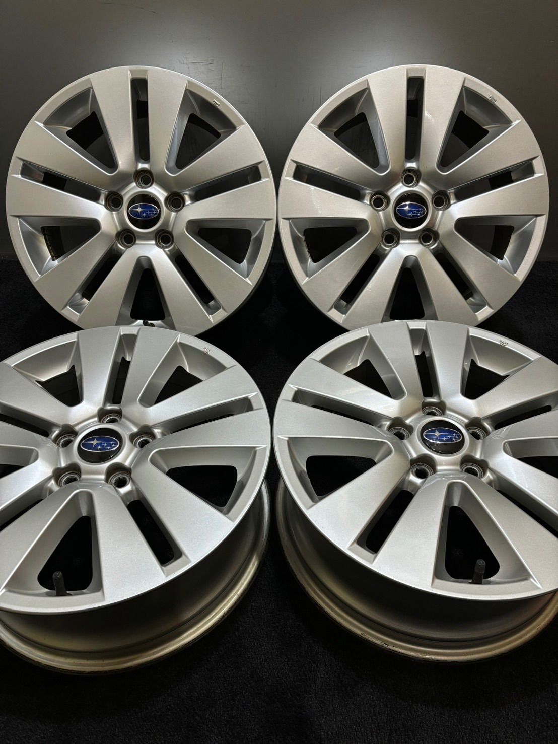 スバルレヴォーグ VM4プラウドエディショ4本17“純正ホイール
