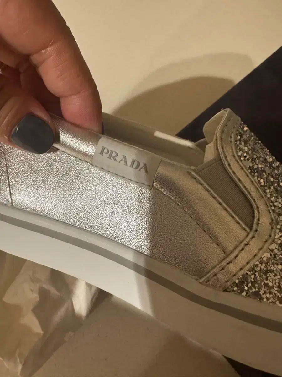 プラダ キッズ グリッター シルバー STEELWINDOWSANDDOORS_COM