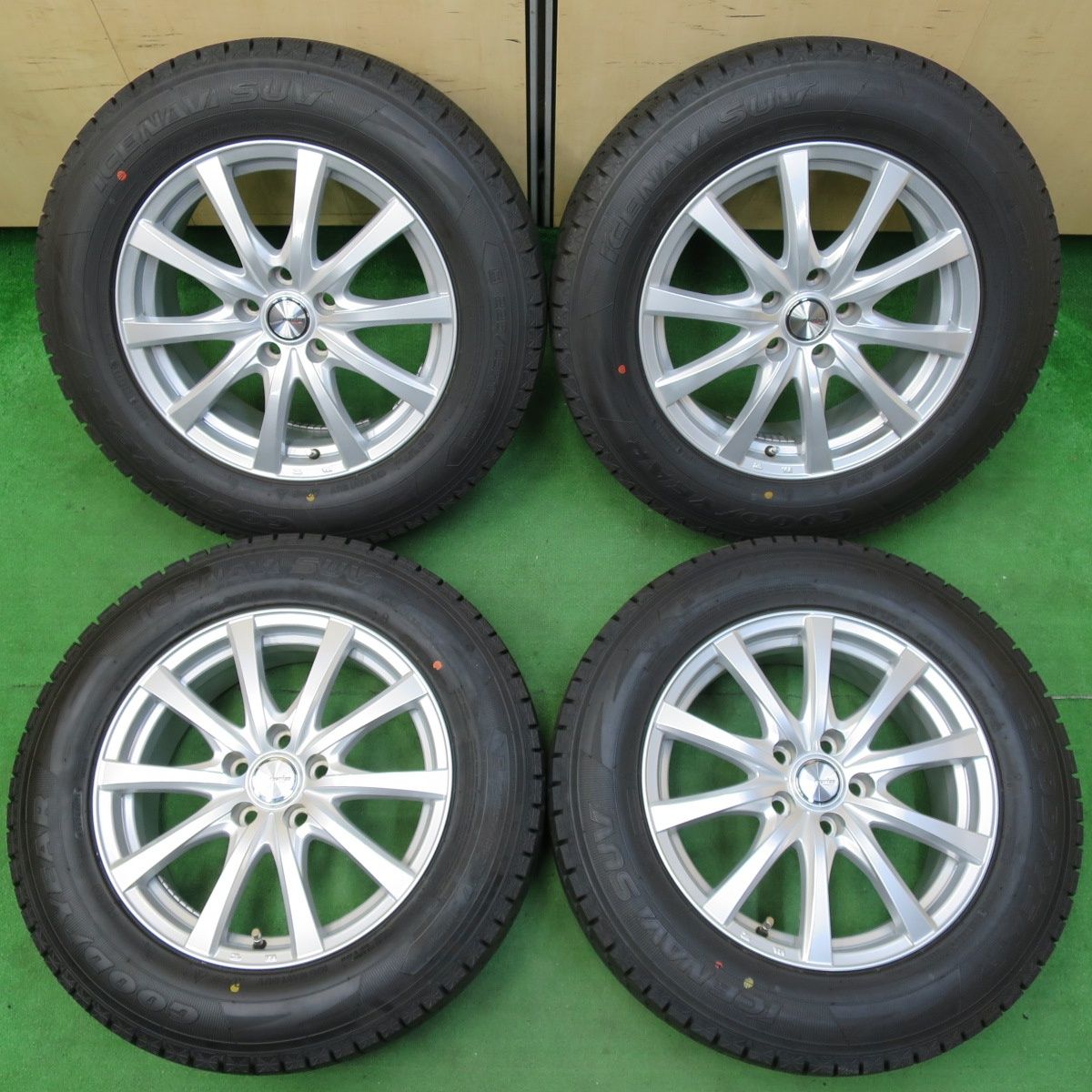 225/65r17 スタッドレス デリカd5　バリ溝　7～8ミリ 225/65r17 スタッドレス デリカd5バリ溝7～8ミリ