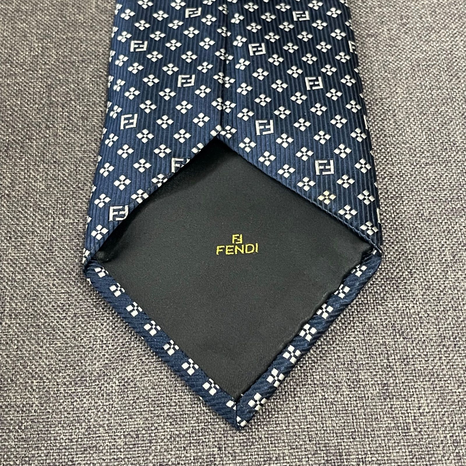 NPA】FENDI フェンディ ネクタイ 黒系 - メルカリ