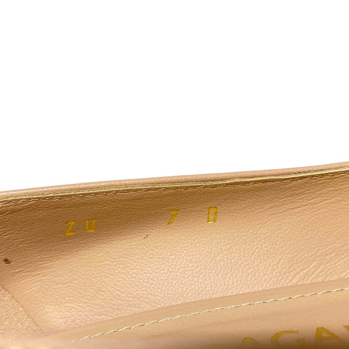 FERRAGAMO|SalvatoreFerragamo サルバトーレフェラガモ パンプス 7 D レディース - ベージュ レザー KIN-KAAI_COM