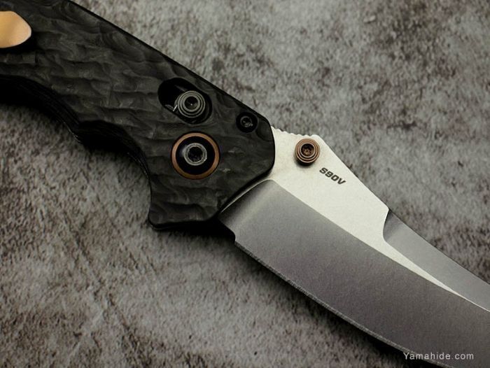 BENCHMADE