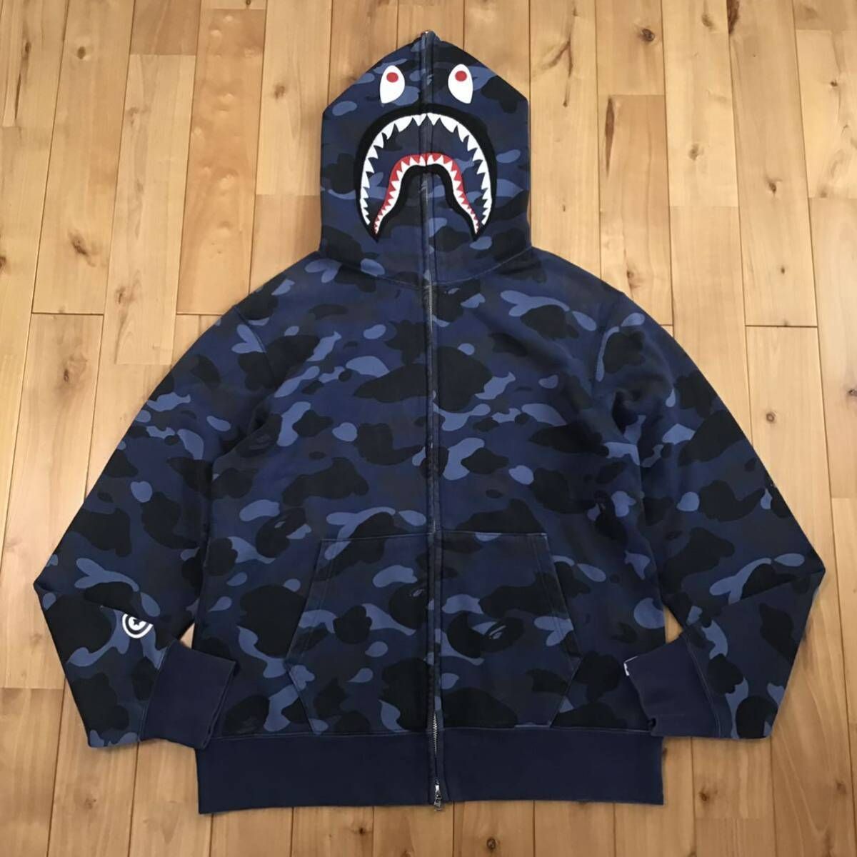 APE BAPE KAWS UNDEFEATED シャーク ダウンジャケット M