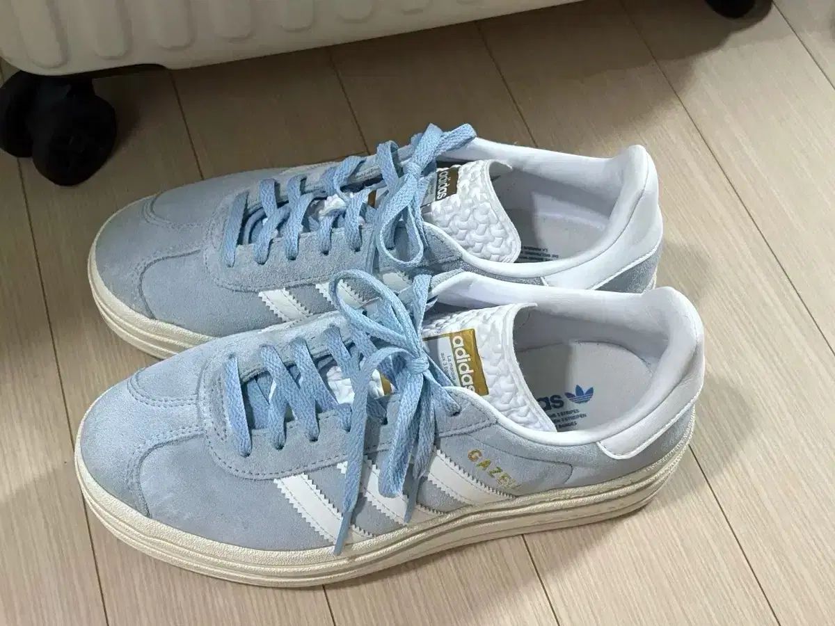 アディダス ガゼル ボールド クリア スニーカー スカイホワイト 235