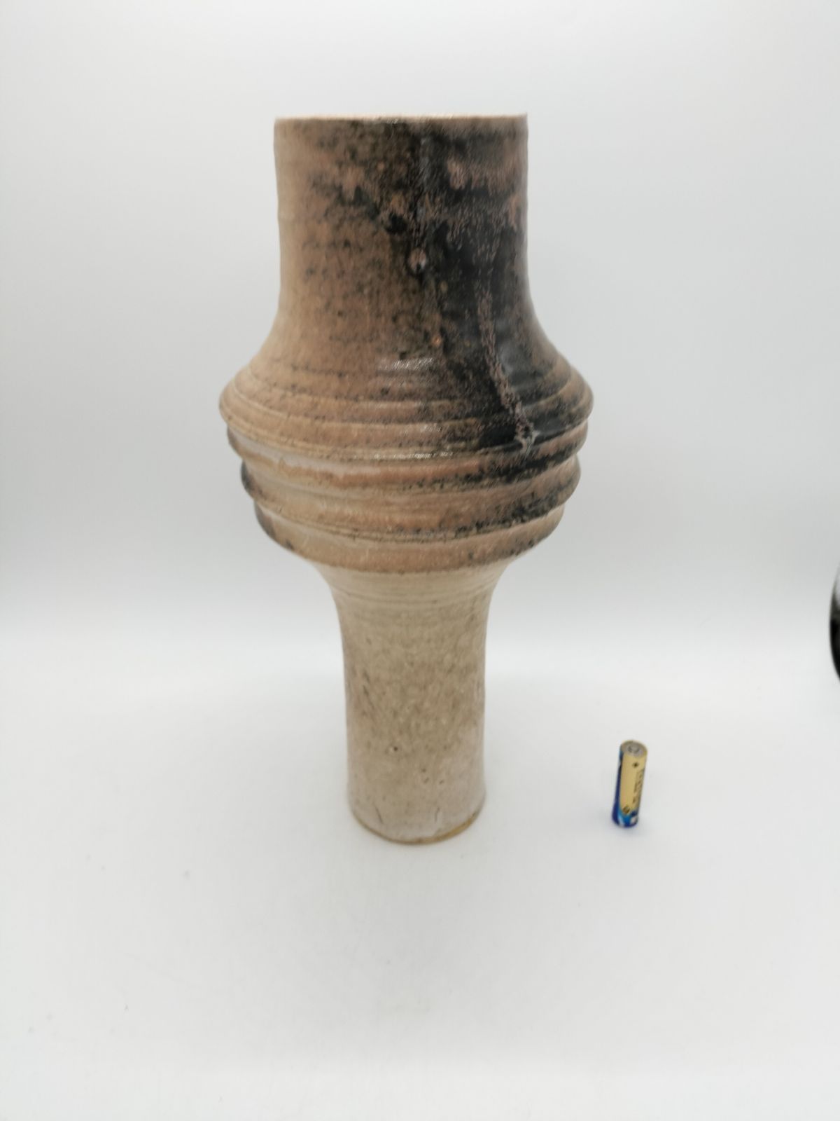 花器 円形 高足型 黄土色 変形 花台 窯 工房 池坊 フラワーベース 水盤