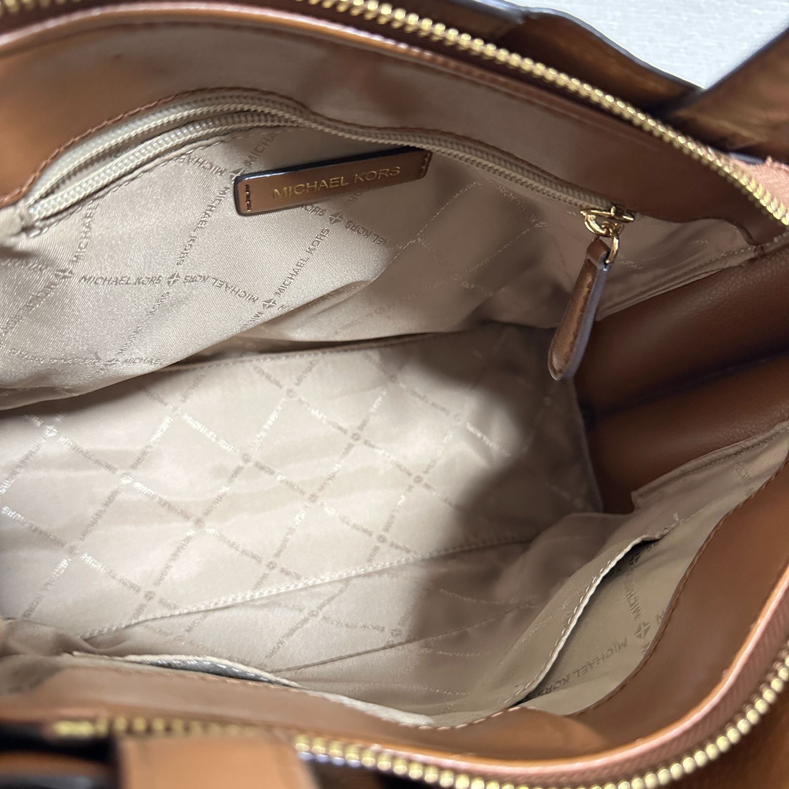 訳あり MICHAEL KORS エミリアサッチェル ラージ MKシグネチャー 