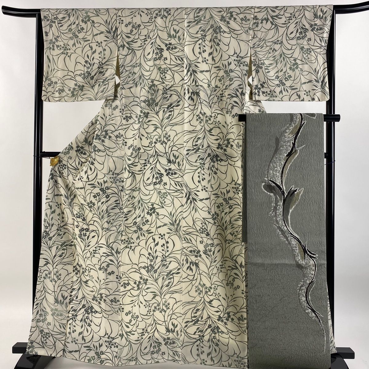 美品　浜縮緬小紋　丈163 裄66.7 日本の絹 伝統工芸伊勢型写】 特選江戸小紋着尺 浜ちりめん地 「万筋・紺