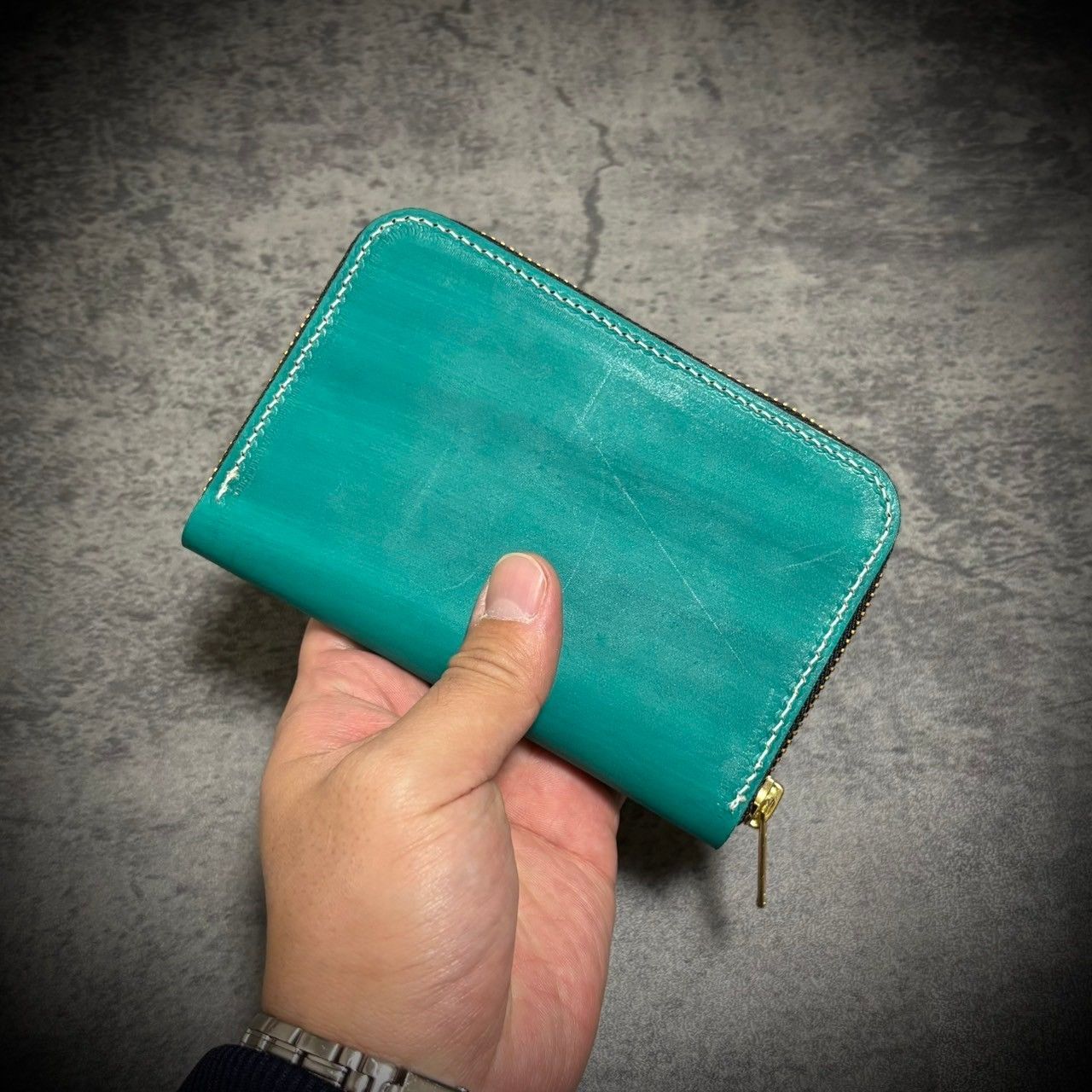 総手縫い ラウンドジップ ミドルウォレット 本革 牛革 ヌメ革 アクアグリーン 経年変化を楽しむ 総手縫い ミドルラウンドファスナー ウォレット