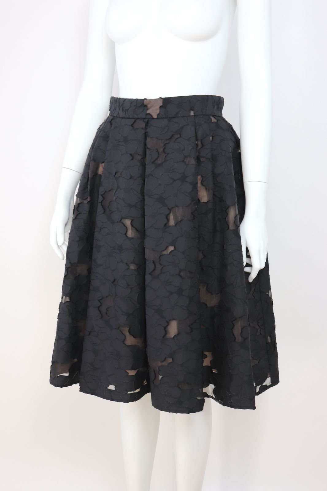 FOXEY(フォクシー） 花柄オーガンジースカート 37056 38 黒 - メルカリ 