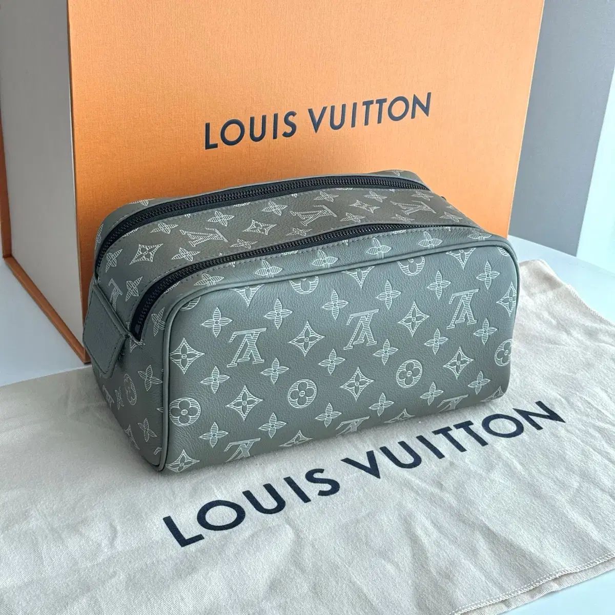 Louis Vuitton ルイヴィトン ヘルプ キット シャドー カーキ ポーチ クラッチバッグ