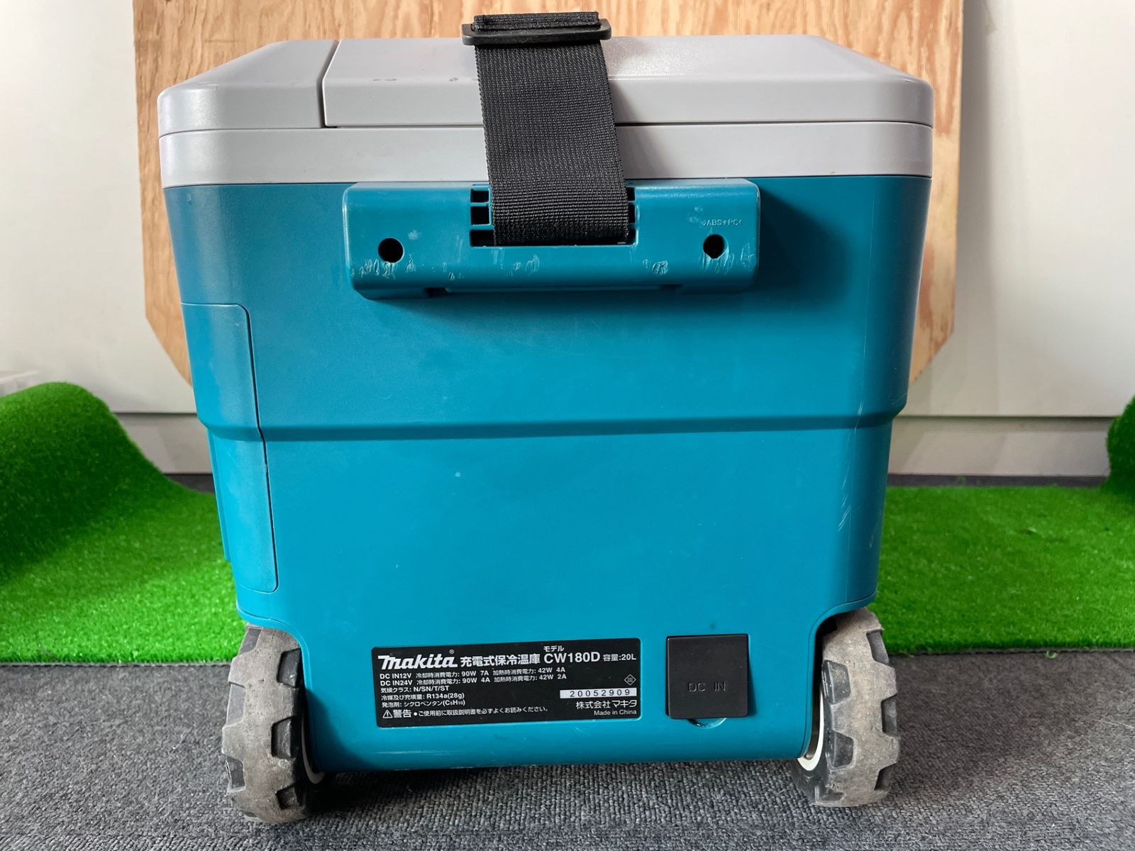 Makita 充電式保冷温庫 CW180D マキタ 充電式保冷温庫 CW180D 容量20L
