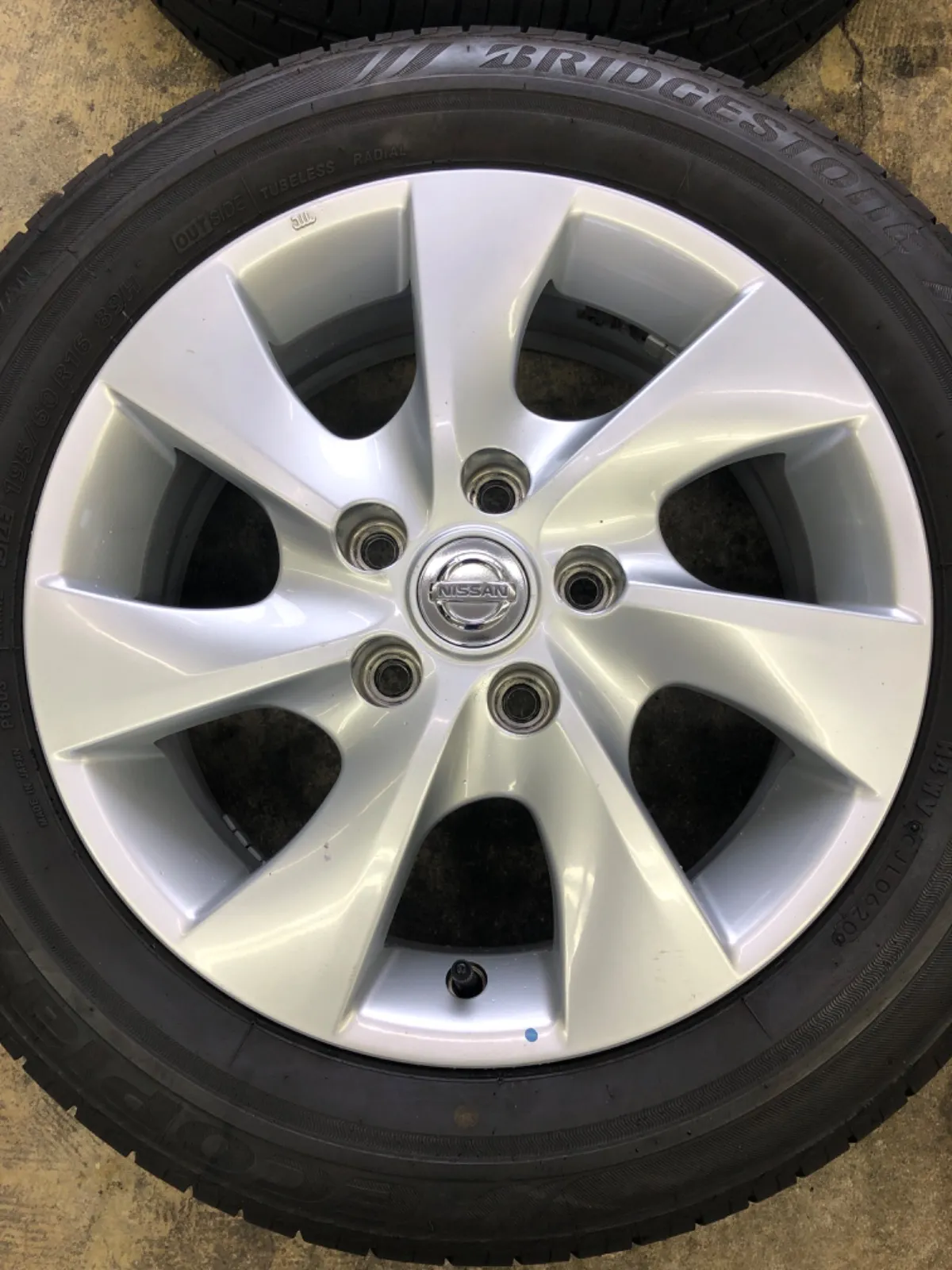 日産純正セレナ用ノーマルタイヤホイールセット 16インチ 195.60.R16 195/60R16 セレナ 純正ホイール