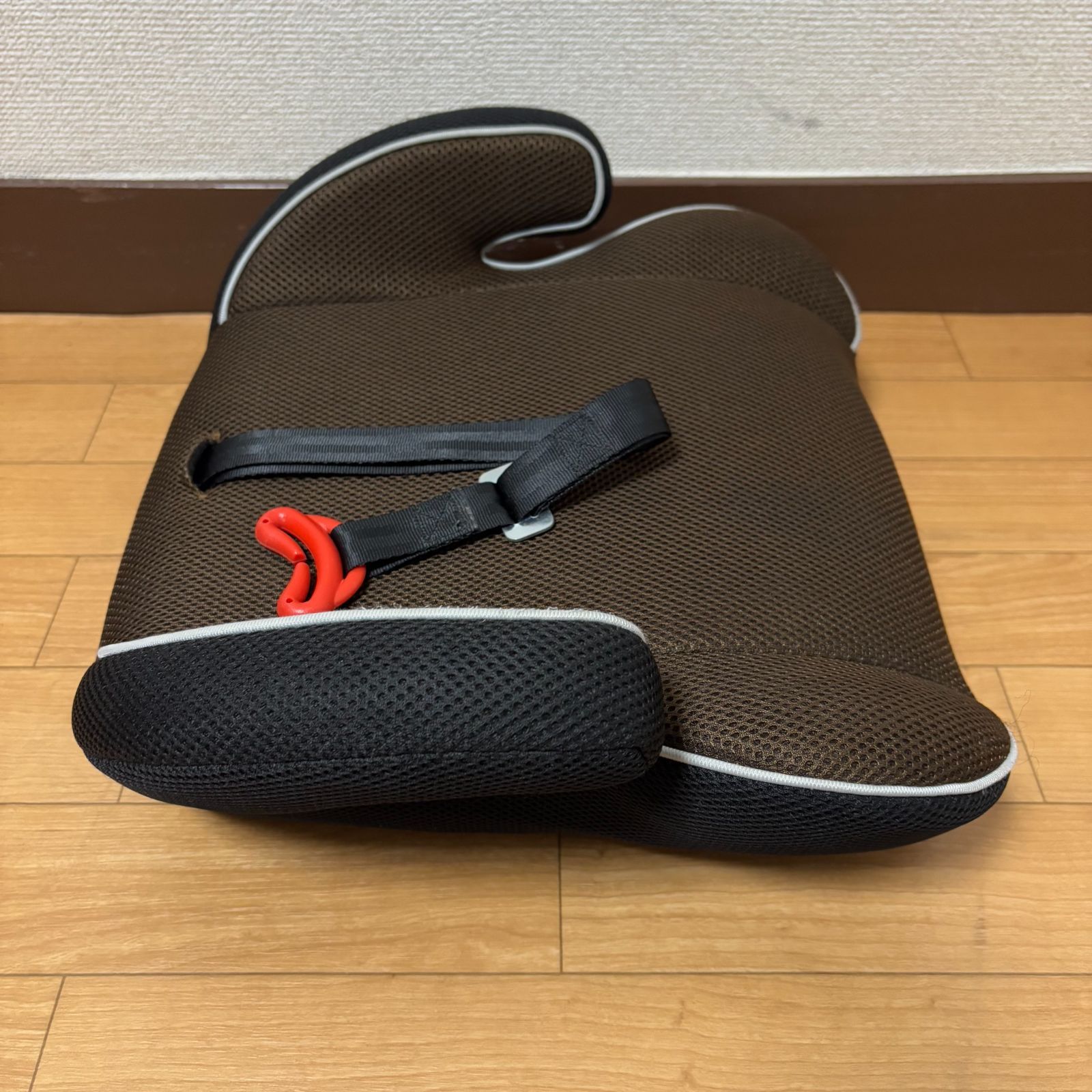 美品！ジュニアシート 2点セット！ブラウン×ブラック 美品 2個セット ジュニアシート ブースターシート ブラウン