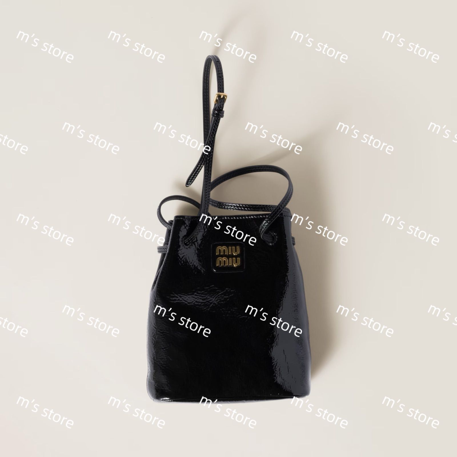 新品 miumiu ミュウミュウ ナプラックパテントレザー ポーチ