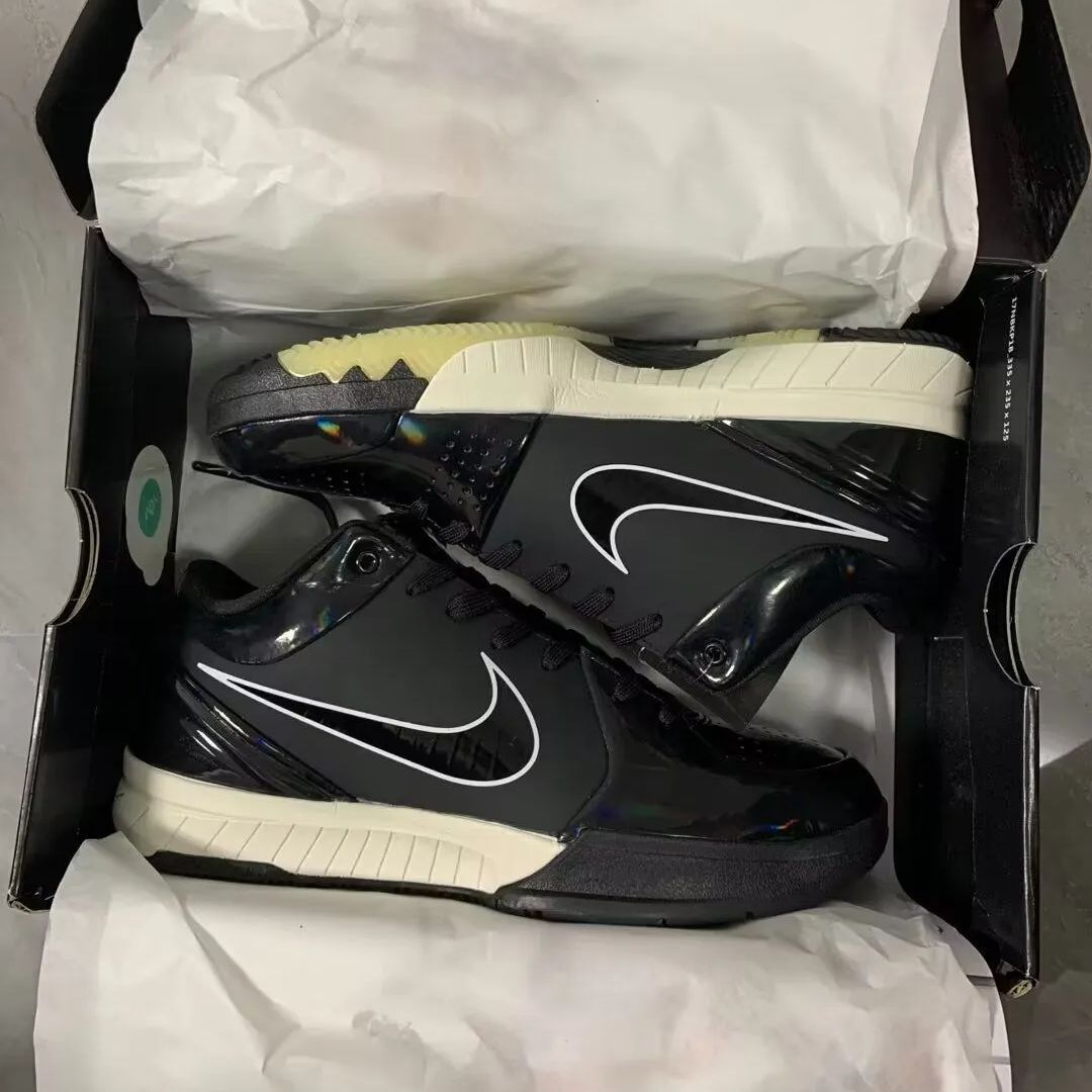 UNDEFEATED x Nike Zoom Kobe 4 Protro アンディフィーテッド  ナイキ ズーム コービー 4 プロトロ  スニーカー