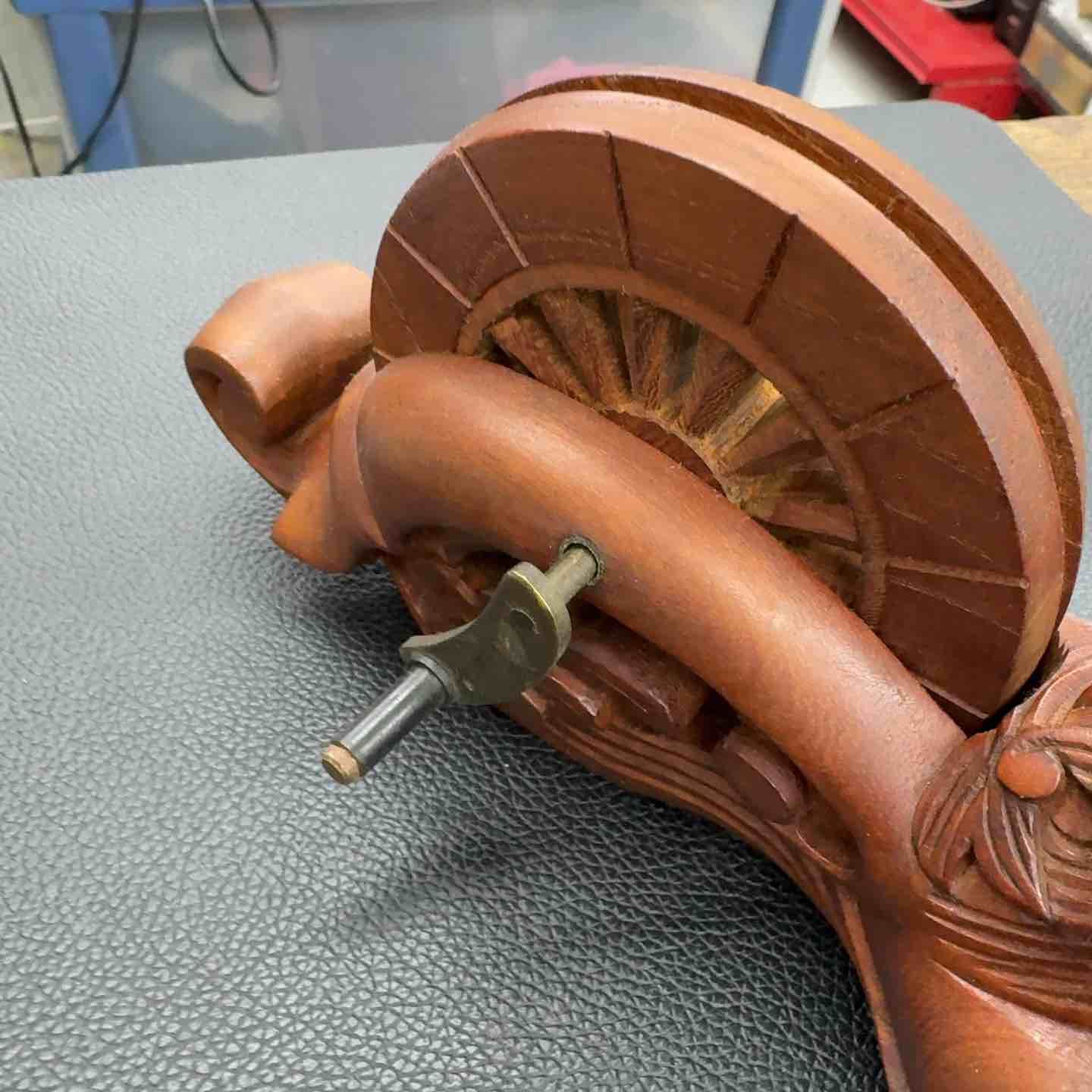 古民具　大工道具　 木彫　墨壷　宗秀作 美品】墨壺 宗秀作【八潮店】 内装