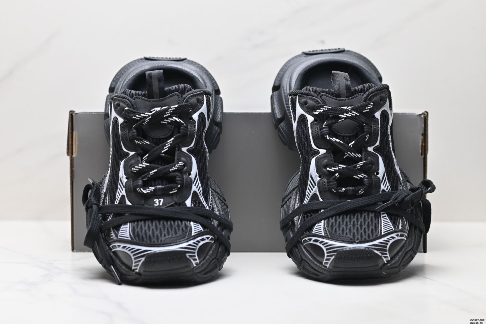 バレンシアガ Balenciaga