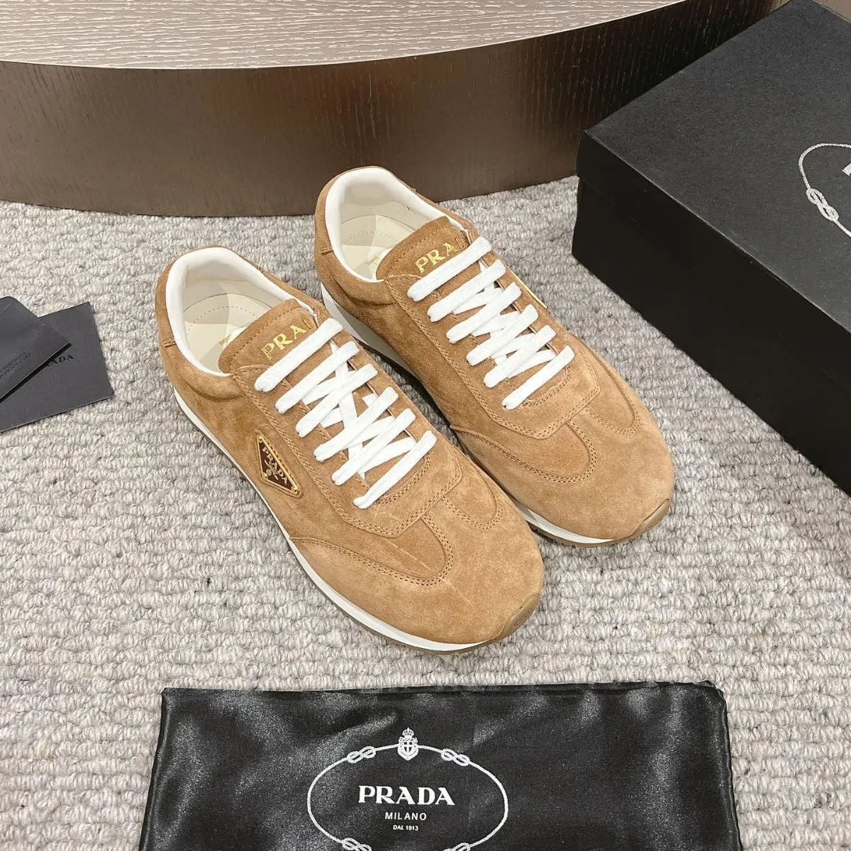 Prada プラダ 三角ロゴ スニーカー - メルカリ