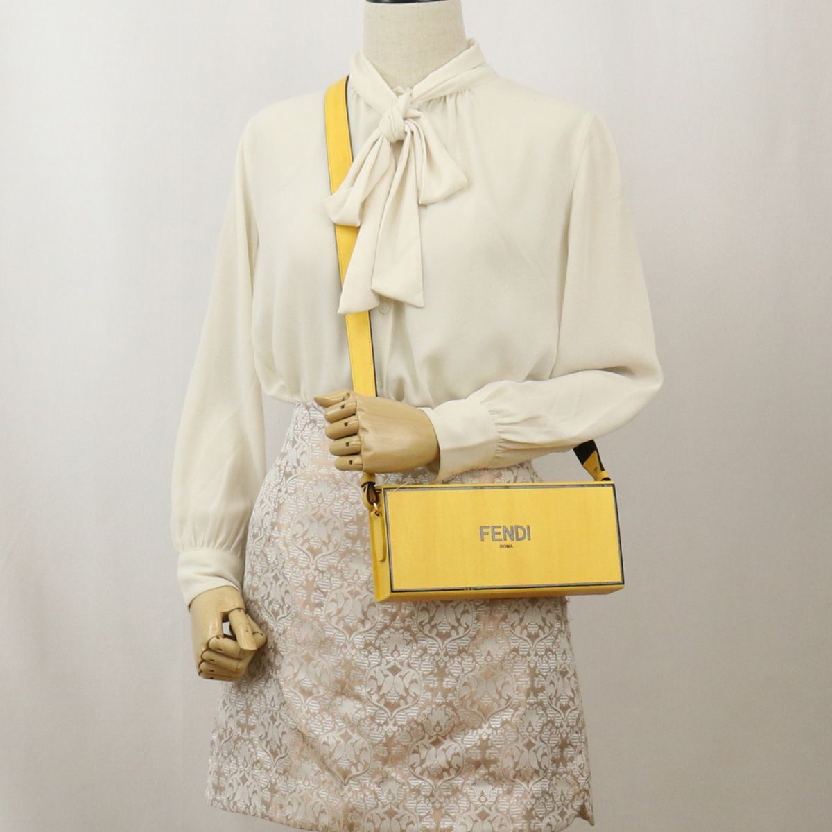 FENDI フェンディ ボックス型ショルダーバッグ ポシェット