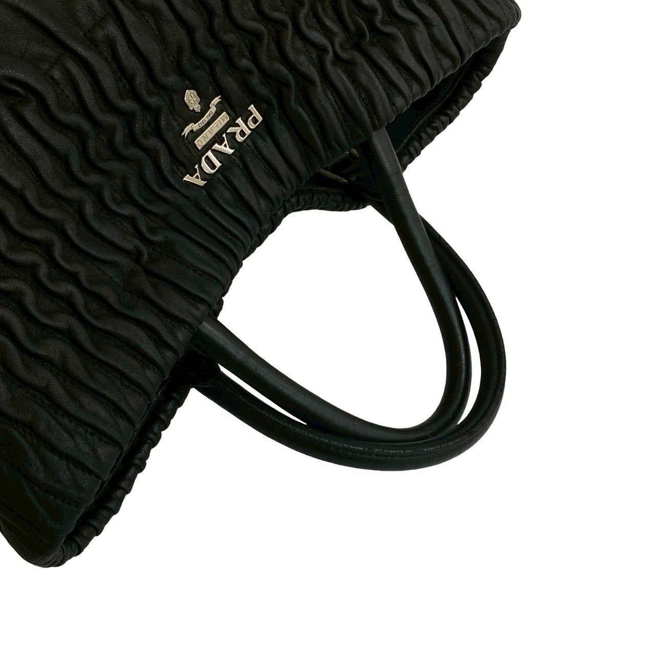 極美品・希少 PRADA プラダ クラッチバッグ ギャザー レザー ロゴ金具 極美品・希少 PRADA プラダ クラッチバッグ ギャザー レザー