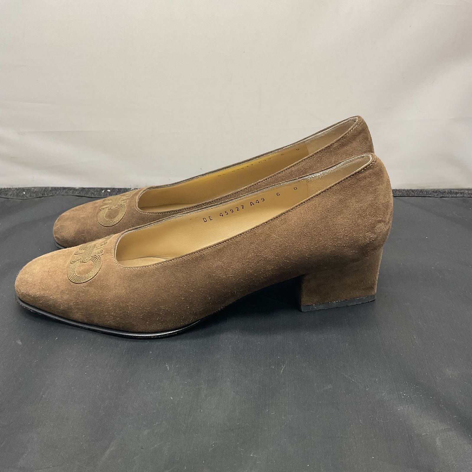 新品❤️サルヴァトーレフェラガモ パンプス 6C(約23-23.5cm) サルヴァトーレフェラガモ パンプス サイズ6 D25061938 - メルカリ