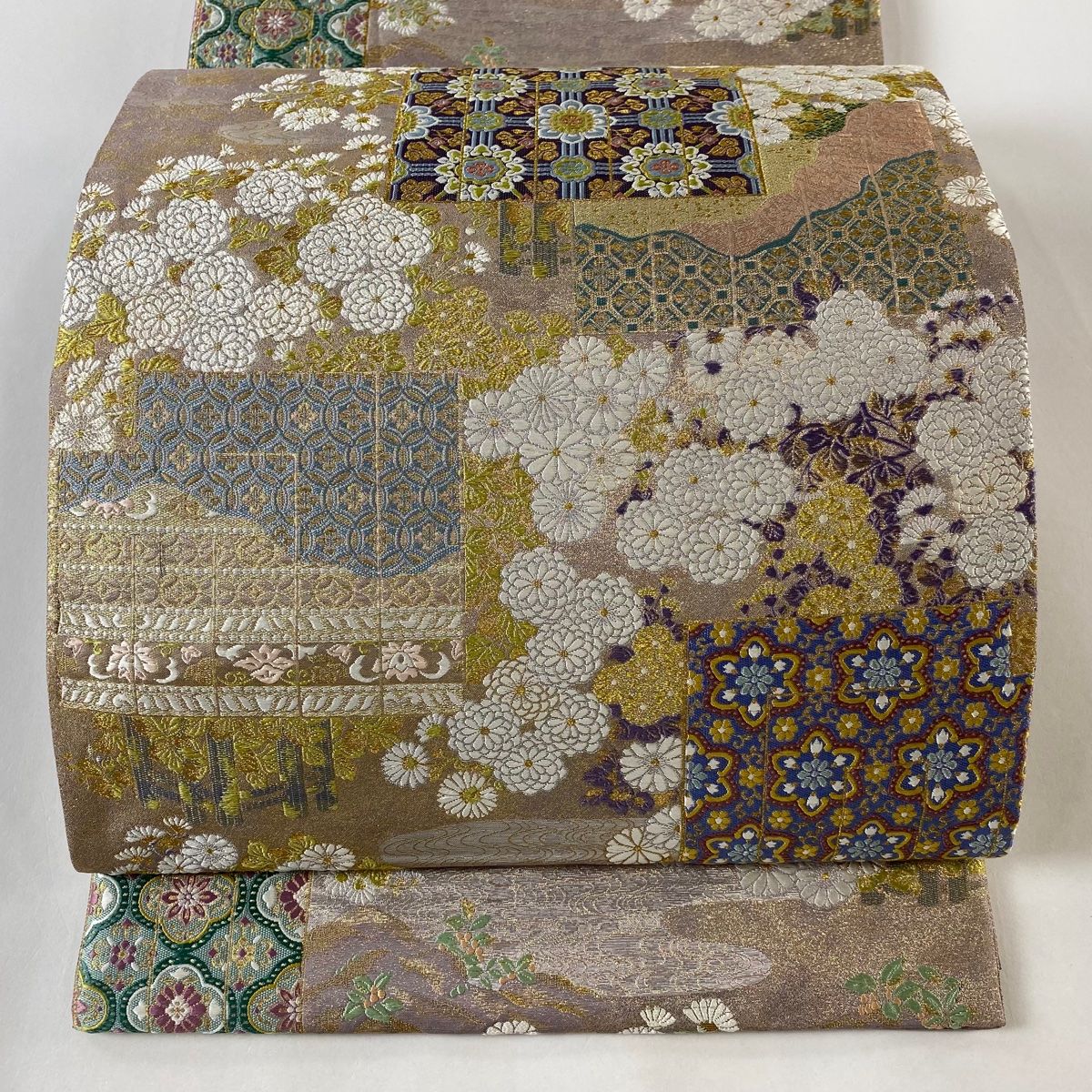 正絹　名古屋帯　【深い紫色】　金銀ラメなど使用　菊柄 袋帯 美品 名品 菊 華文 金糸 箔 薄紫 六通 正絹 【中古